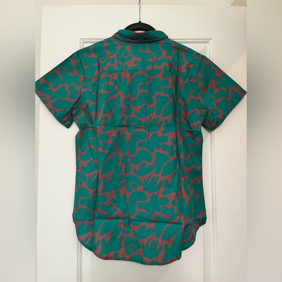 NWT Wildfang The Essential Short Sleeve Button Up Abstract Small - Picture 2 of 11